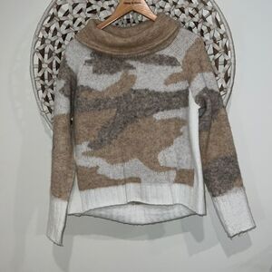 RD Style Conscious camel, tan and cream turtleneck sweater size small